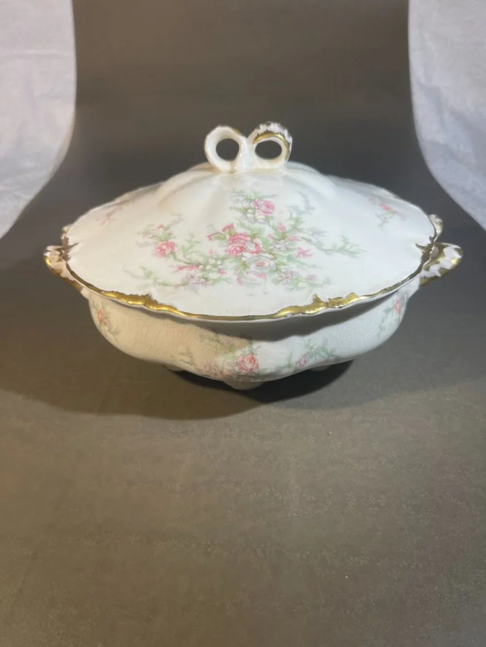 Taylor Smith & Taylor USA Lidded Round Bowl China Gold Band #12425 (860) (note)